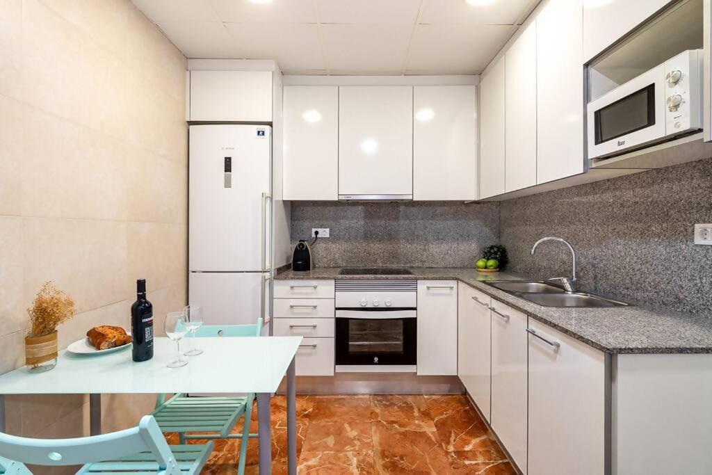 Park Guell Gaudi 2 Bedroom Apartment * Barcelona